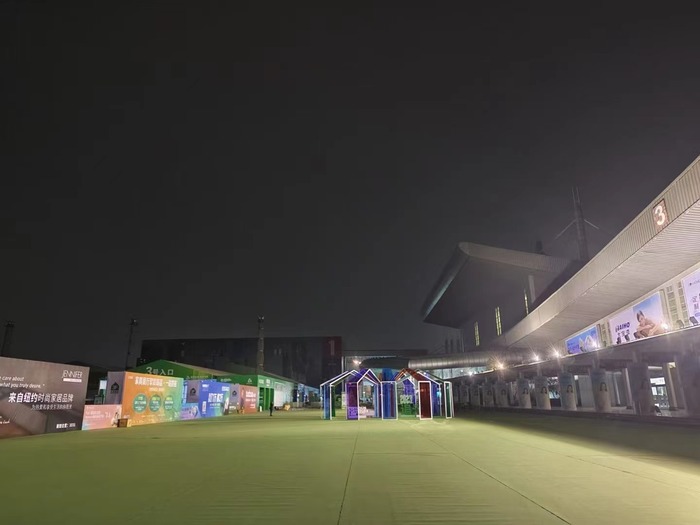 东莞现代国际展览中心阻燃地毯安装